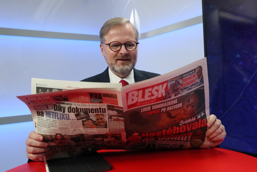 Premiér Petr Fiala ve studiu Blesku. (18. 5. 2023)