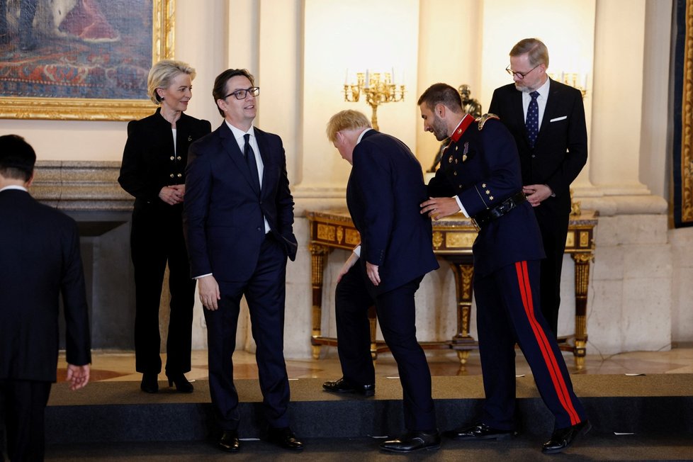 Premiér Petr Fiala (ODS) s britským premiérem Borisem Johnsonem na galavečeru summitu NATO (28.6.2022)