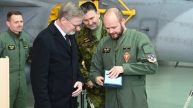 Předseda vlády Petr Fiala (ODS) na 21. základně taktického letectva. (11.3.2024)