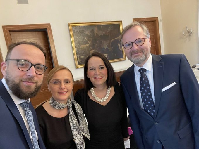 Premiér Petr Fiala se svými nejbližšími spolupracovníky Františkem Cerhou, Petrou Fojtíkovou a Janou Kotalíkovou Premiér Petr Fiala se svými nejbližšími spolupracovníky Františkem Cerhou, Petrou Fojtíkovou a Janou Kotalíkovou