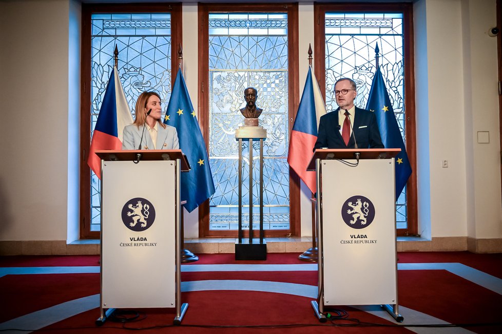 Premiér Petr Fiala (ODS) přijal šéfku Evropského parlamentu Robertu Metsolaovou (14.2.2024).