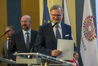 Supersummit v Praze ONLINE: V. I. P. hosté na Hradě, občerstvení a pronájem za miliony a obří manévry