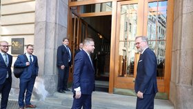 Premiér Petr Fiala s guvernérem ČNB Alešem Michlem. (25.5.2023)