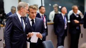 Fiala v Bruselu se Zelenským a Macronem: Podivná skvrna v obličeji! Přiznal, že musel na zákrok