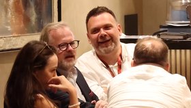 Expremiér Petr Fiala (ODS) ve Varech: Na pivu s exministrem kultury Baxou (červenec 2026)