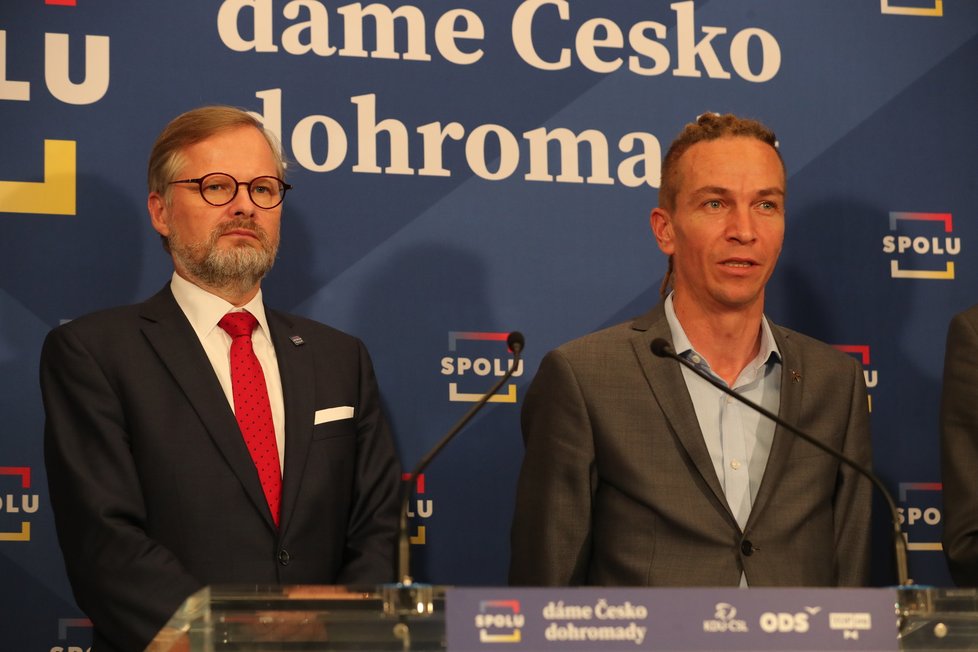 Petr Fiala (ODS) a Ivan Bartoš (Piráti)