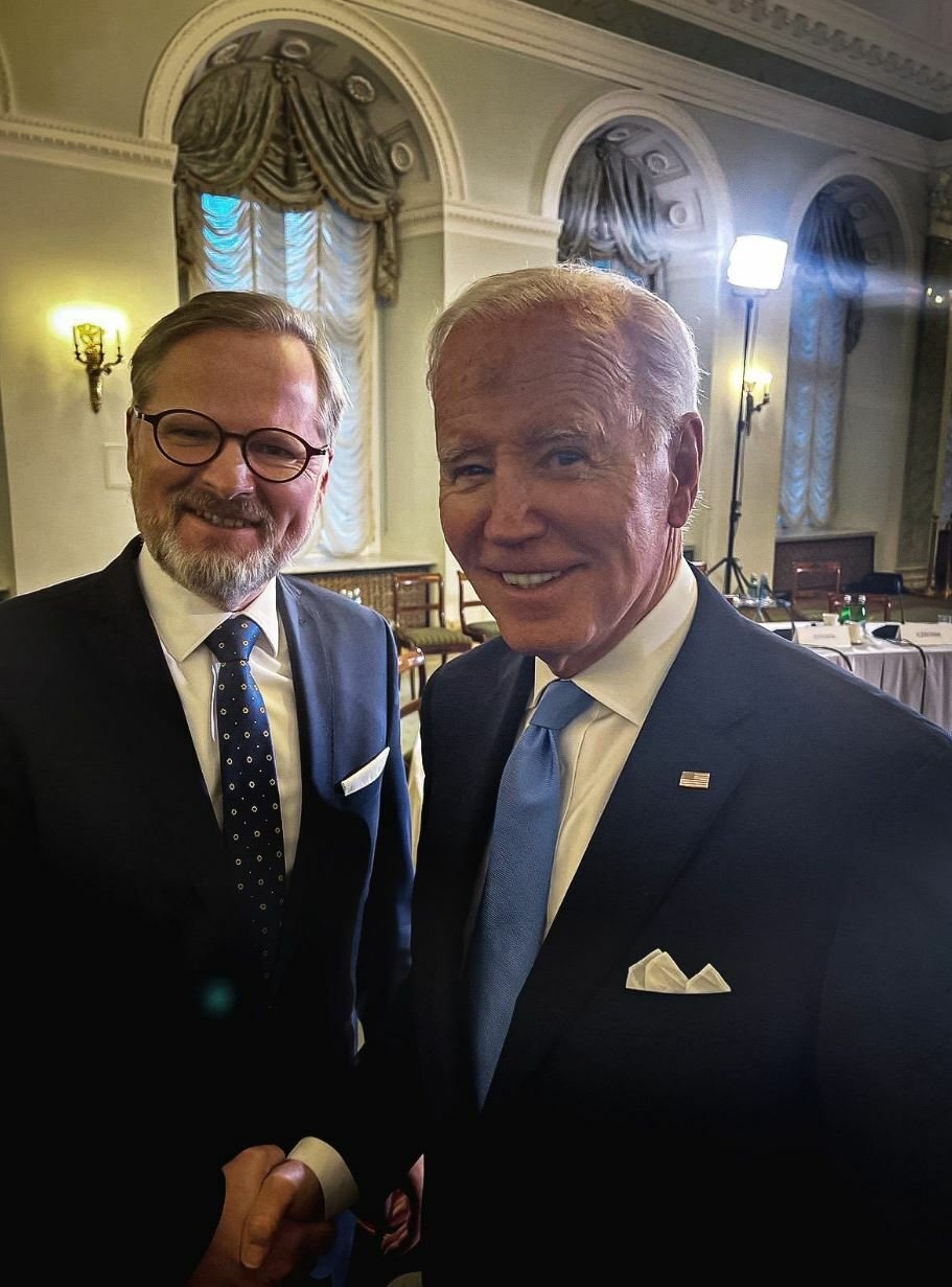 Premiér Petr Fiala (ODS) se ve Varšavě setkal s americkým prezidentem Joem Bidenem (22.2.2022)