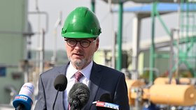 Premiér Fiala (ODS) a ministr průmyslu a obchodu Síkela (STAN) si na Břeclavsku prohlédli státem odkoupené zásobníky plynu společnosti RWE Gas Storage CZ (18.9.2023)