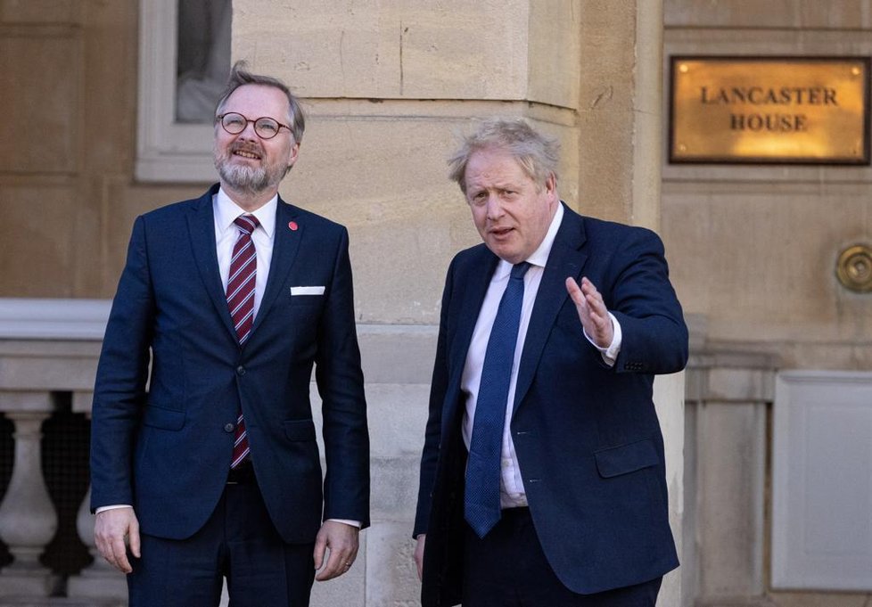 Premiér Petr Fiala (ODS) s Borisem Johnsonem v Londýně (8. 3. 2022)