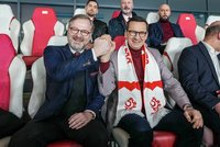 Fiala a Morawiecki jako „soupeři“: Premiéři vyrazili v Praze na fotbal!
