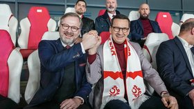 Fiala a Morawiecki jako „soupeři“: Premiéři vyrazili v Praze na fotbal! 