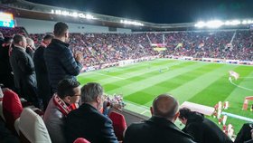 Premiéři Petr Fiala (ODS) a Mateuzs Morawiecki na fotbalovém zápase v Praze.