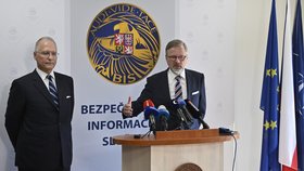 Šéf Bezpečnostní informační služby Michal Koudelka a premiér Petr Fiala (ODS) (17.10.2022)