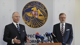 Šéf Bezpečnostní informační služby Michal Koudelka a premiér Petr Fiala (ODS) (17.10.2022)