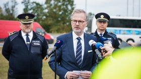 Předseda vlády Fiala navštívil kontrolní stanoviště Policie ČR, 20. října 2023.