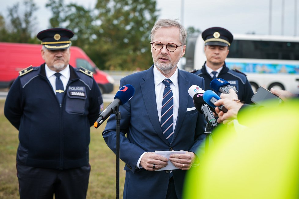 Předseda vlády navštívil kontrolní stanoviště Policie ČR, 20. října 2023.