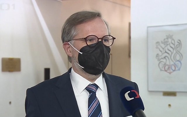 Premiér Petr Fiala (ODS) pohrozil kompetenční žalobou v případě, že prezident Zeman bude dál odmítat jmenovat vládu jako celek kvůli výhradám k jednomu z kandidátů.