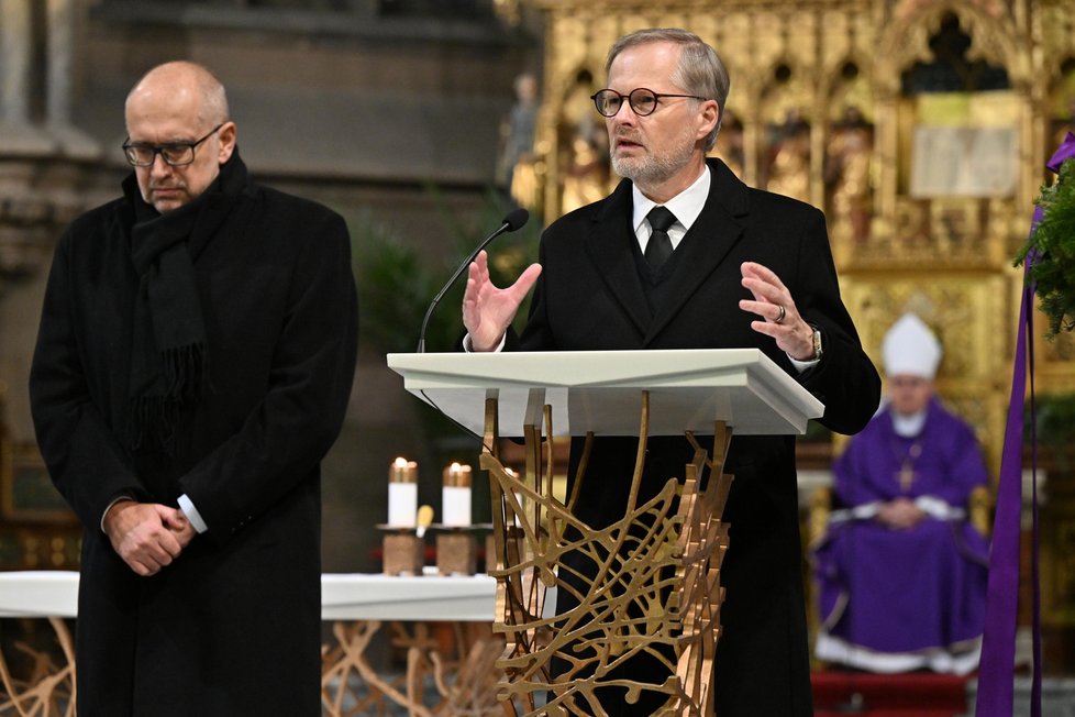 Premiér Fiala (ODS) s manželkou Janou na brněnské mši za oběti teroru (23.12.2023)
