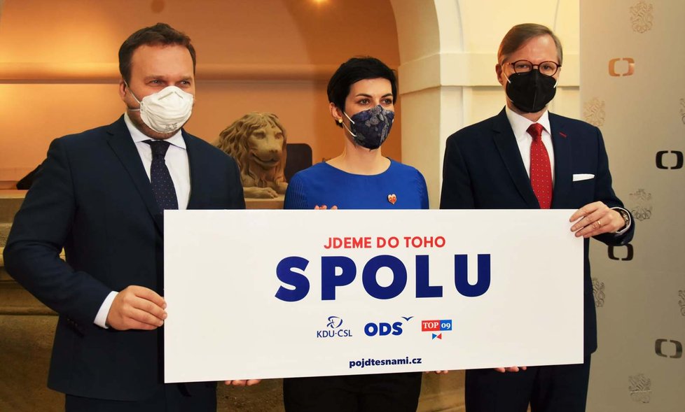 Petr Fiala (ODS, vpravo), Markéta Pekarová Adamová (TOP 09) a Marin Jurečka (KDU-ČSL) společně ve Sněmovně (9.12.2020) Petr Fiala (ODS, vpravo), Markéta Pekarová Adamová (TOP 09) a Marin Jurečka (KDU-ČSL) společně ve Sněmovně (9.12.2020)