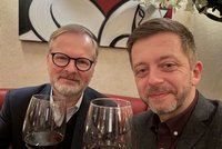 Rakušan po vínu s Fialou: Rýpl si do „tanečků Babiše“ i slov Okamury