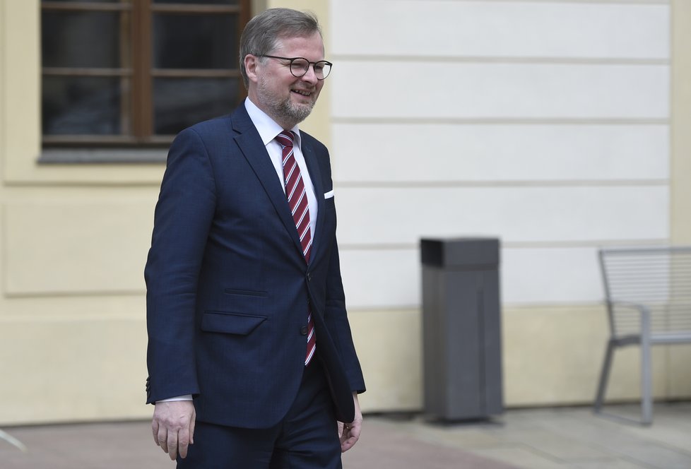 Předseda ODS Petr Fiala říká, že telefony na premiéra Andreje Babiše na plakátech ANO jsou jak z komunistického seriálu Okres na severu.