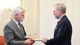 Petr Fiala odevzdává demisi svojí vlády prezidentu Petru Pavlovi, 6. listopad 2025