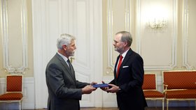Petr Fiala odevzdává demisi svojí vlády prezidentu Petru Pavlovi, 6. listopad 2025