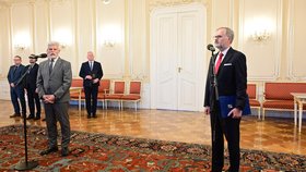 Petr Fiala odevzdává demisi svojí vlády prezidentu Petru Pavlovi, 6. listopad 2025