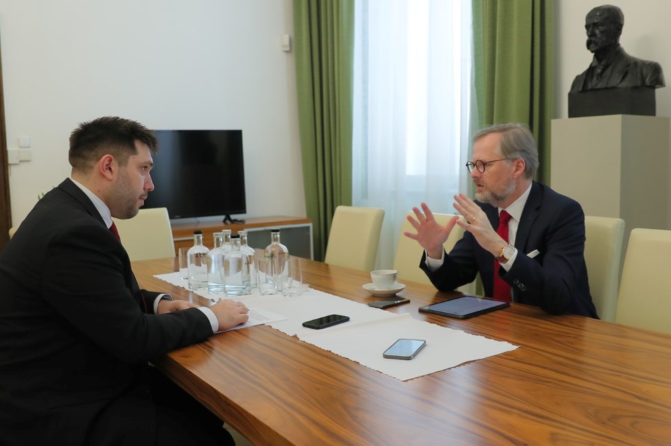 Předseda vlády Petr Fiala (ODS) během rozhovoru pro Blesk (4. 3. 2022)