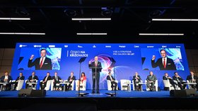 Premiér Petr Fiala (ODS) na konferenci Česko na křižovatce - Vize a strategie pro dalších 30 let (1. 9. 2023)