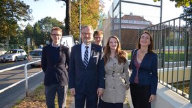 Volby 2021: Šéf ODS a lídr spolu Petr Fiala s manželkou Janou a dětmi (8.10.2021)