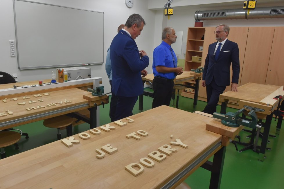 Premiér Petr Fiala (ODS) dnes zahájil školní rok v Základní škole Májová v Ostrově na Karlovarsku.  (1.9.2022)