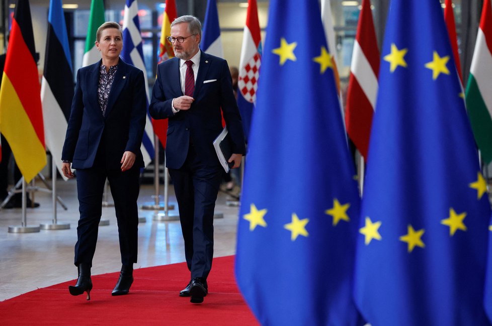 Petr Fiala na summitu v Bruselu s dánskou premiérkou Mette Frederiksenovou (20.10.2022)