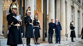 Premiér Petr Fiala (ODS) na summitu o pomoci Ukrajině v Paříži s francouzským prezidentem Emmanuelem Macronem (26.2.2024) 