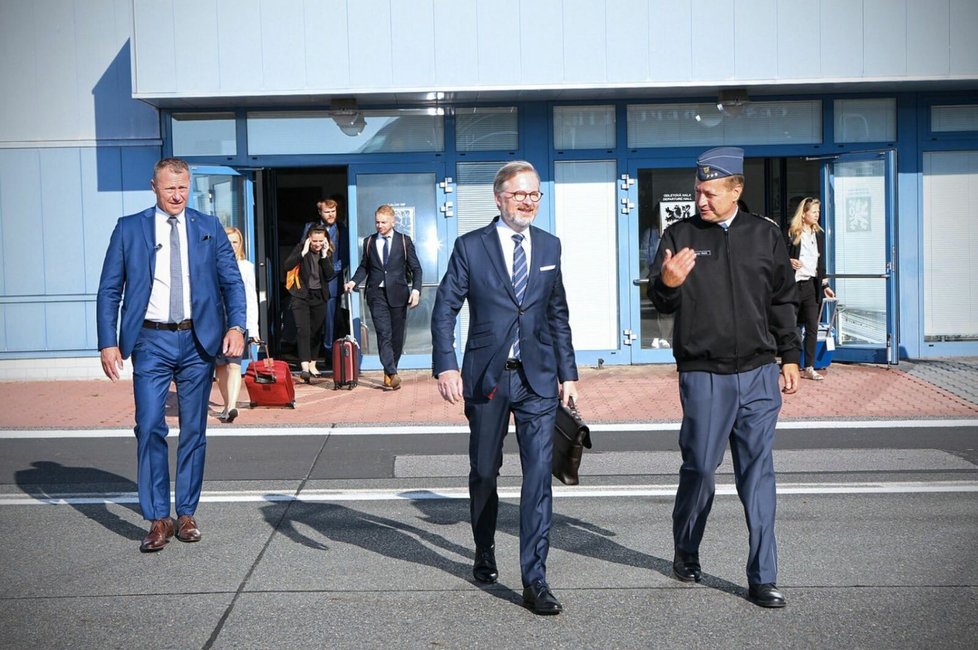 Premiér Petr Fiala (ODS) na cestě na summit EU (23.6.2022)