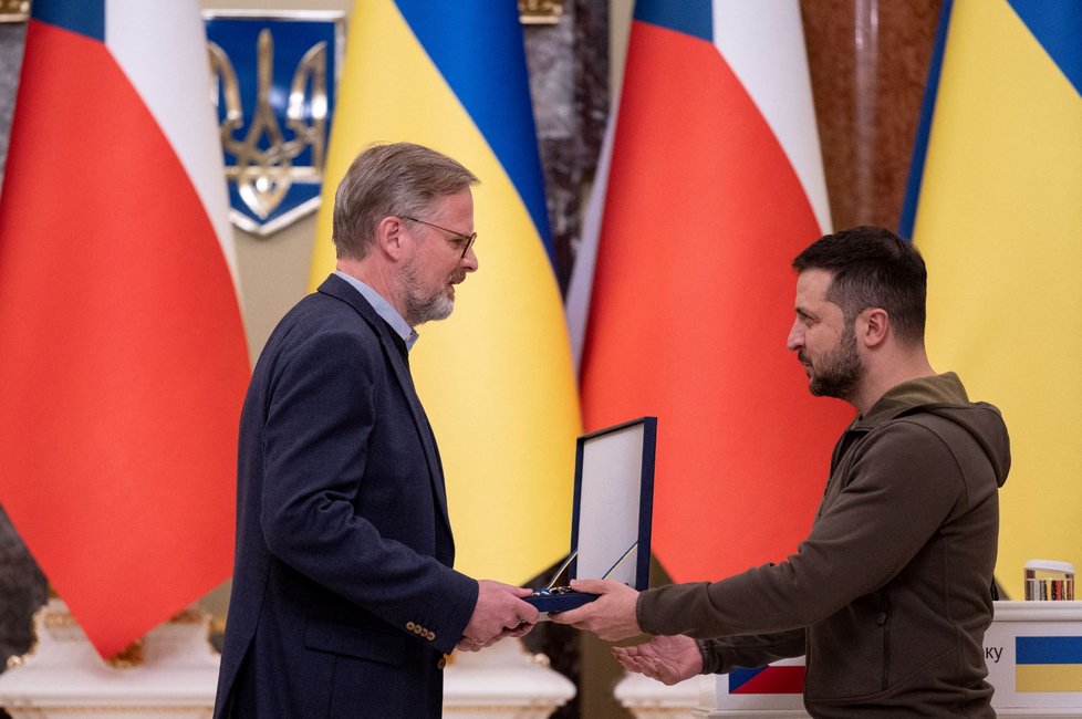 Premiér Petr Fiala (ODS) a ukrajinský prezident Volodymyr Zelenskyj (31.10.2022)