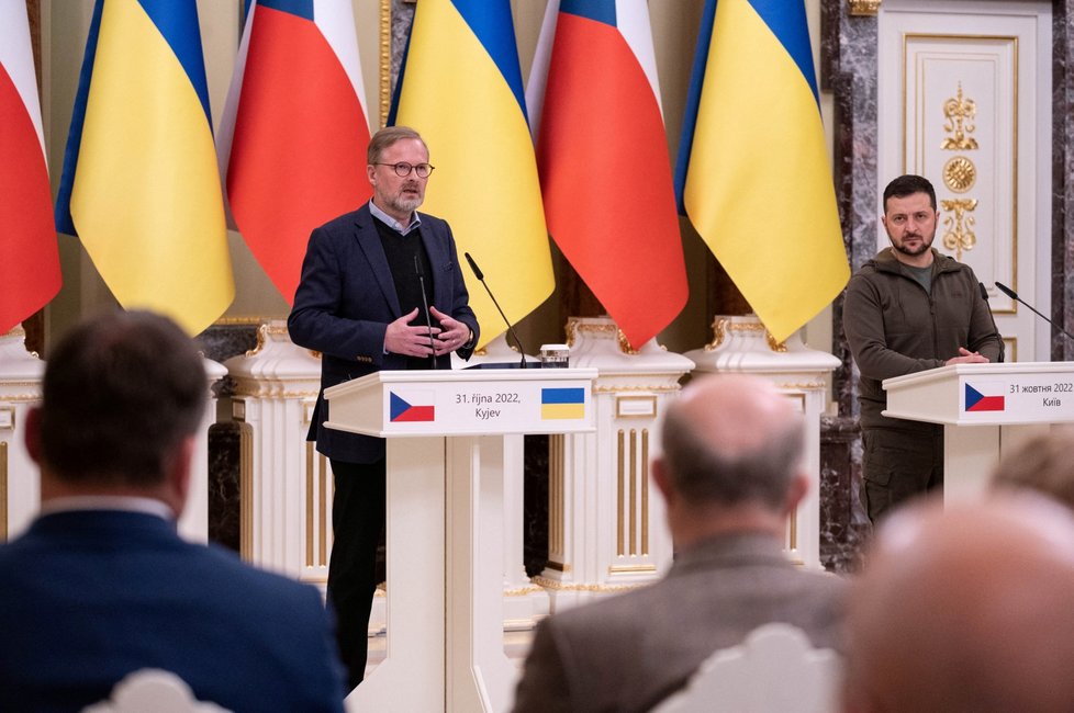 Premiér Petr Fiala (ODS) a ukrajinský prezident Volodymyr Zelenskyj (31.10.2022)