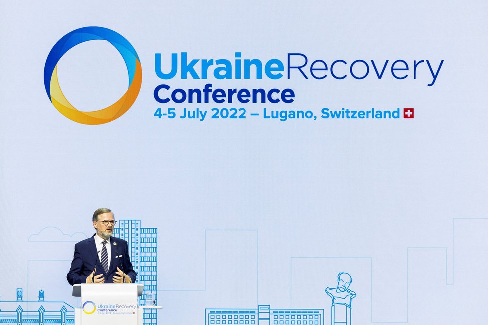 Premiér Petr Fiala na mezinárodní konferenci (4. 7. 2022)