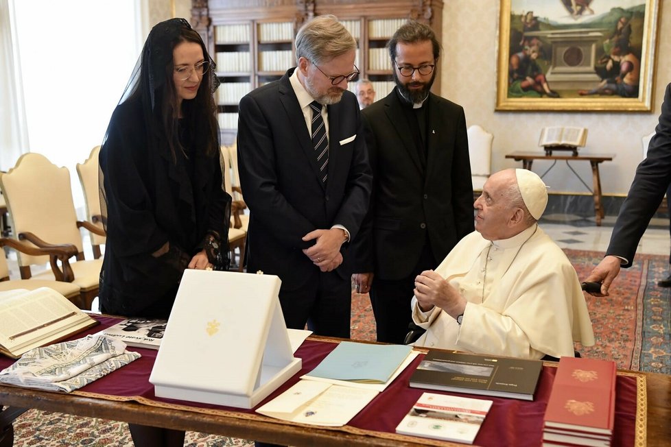 Petr Fiala s manžekou Janou ve Vatikánu u papeže Františka (9.6.2022)