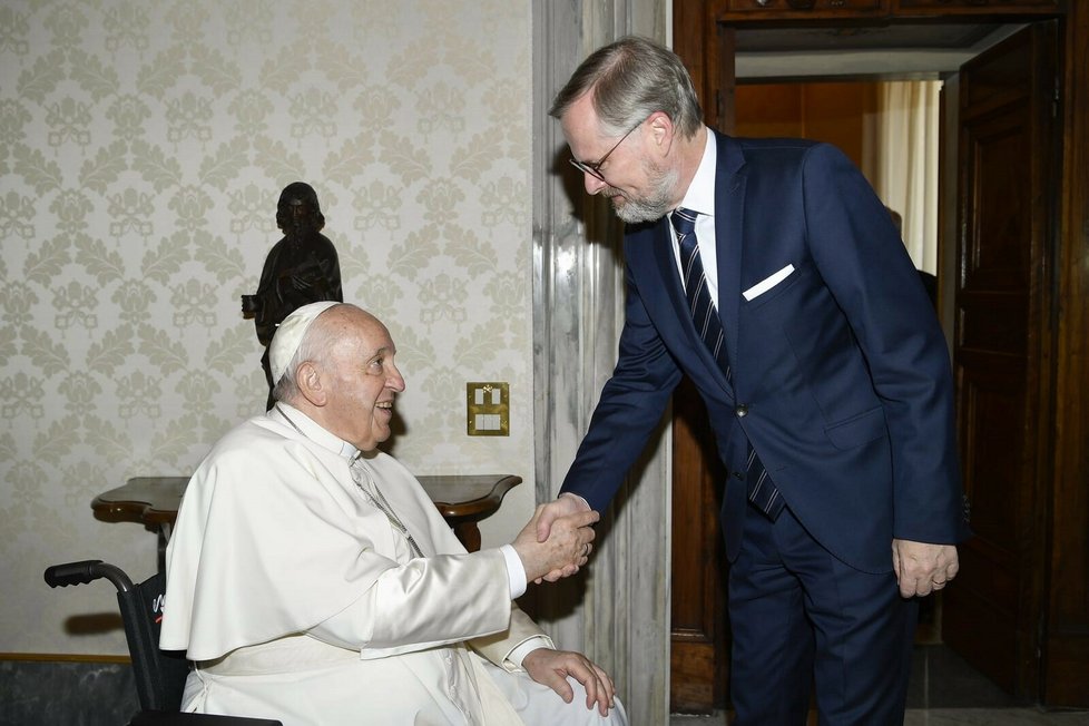 Petr Fiala s papežem Františkem ve Vatikánu (9. 6 .2022)