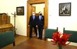 Premiér Petr Fiala (ODS) si prohlédl Hrzánský palác 