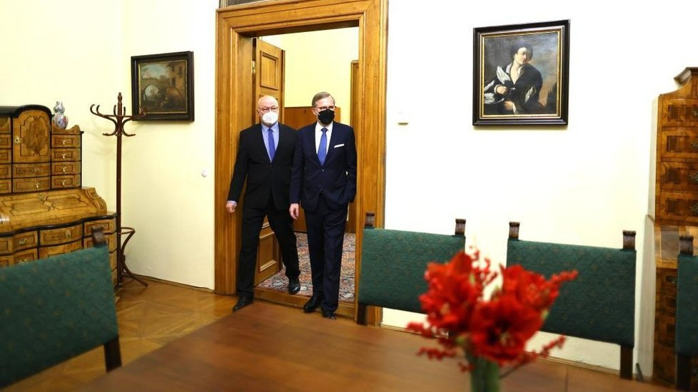 Premiér Petr Fiala (ODS) si prohlédl Hrzánský palác