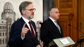 Premiér Petr Fiala (ODS) s ministrem průmyslu a obchodu Jozefem Síkelou. (31.1.2023)