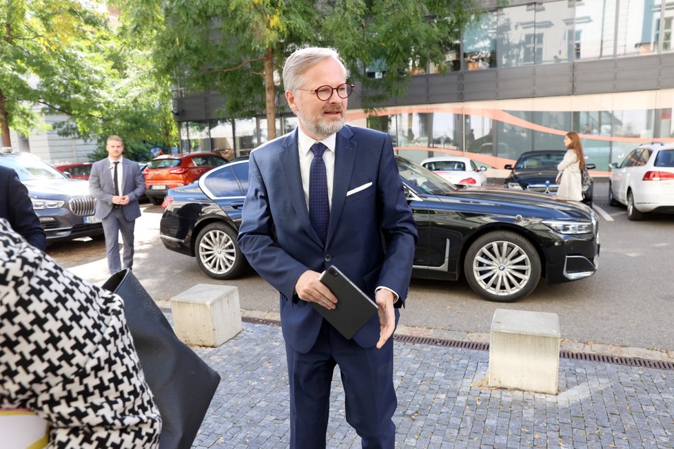 Příjezd premiéra Petra Fialy (ODS) na superdebatu Blesku (22.9.2022)