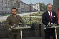 Zelenskyj děkoval Fialovi za včasnou pomoc. Česko daruje Ukrajincům helikoptéry a další munici