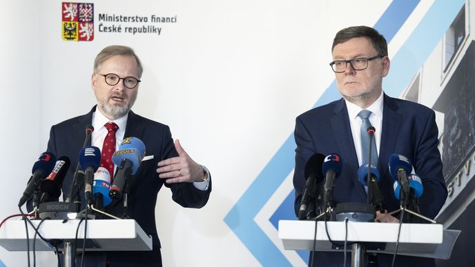 Premiér Fiala a ministr financí Stanjura na tiskovce na ministerstvu financí (16.2.2023)