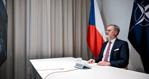 Fiala po jednání koalice ochotných: Je potřeba zasáhnout infrastrukturu hluboko v Rusku
