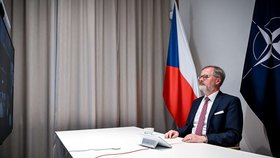 Premiér Petr Fiala (ODS) během schůzky koalice ochotných (24.10.2025)