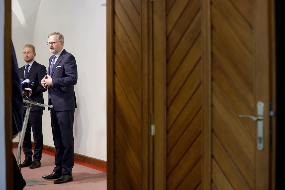 Premier Petr Fiala po schůzce s prezidentem Petrem Pavlem v Hrzánském paláci (28.2.2023)