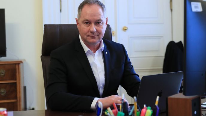 Ministr školství Petr Gazdík rezignoval.